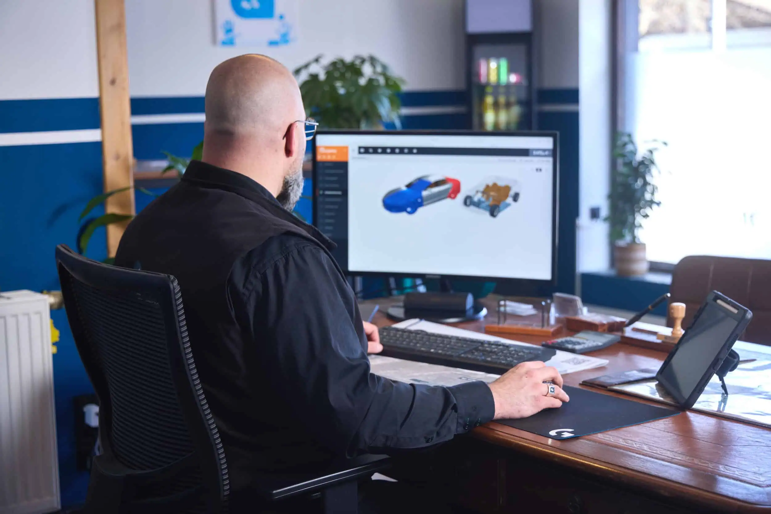 Gutachtenerstellung mit Fahrzeugbewertungssoftware am Arbeitsplatz