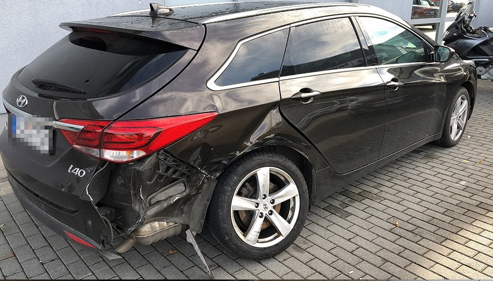 Beschädigtes Fahrzeug für Haftpflichtgutachten